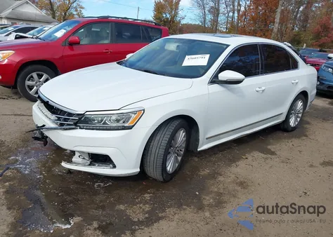 2017 Volkswagen Passat 1.8T Se z USA, uszkodzony, nr VIN 1VWBT7A32HC073668